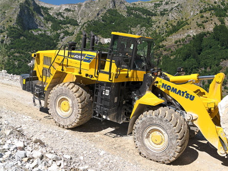 Pala gommata Komatsu WA600-8 per cantieri e cave &ndash; Comedil