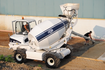 Self Loading Mixer DB 460